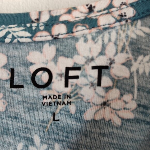 Ladies SZ L Loft By Ann Taylor Green Floral T-Shirt - Picture 3 of 3
